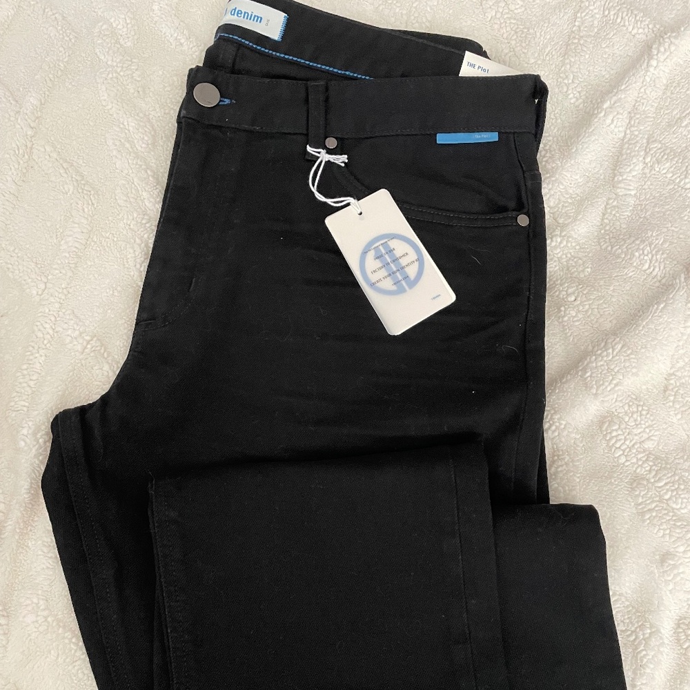 Men’s black jeans Brand New. Size 36 athletic slim.